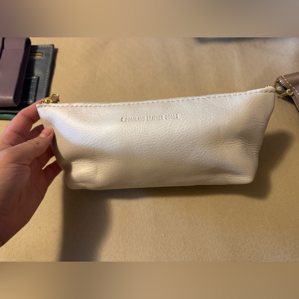 Portland Leather Utility bag in Pearl?